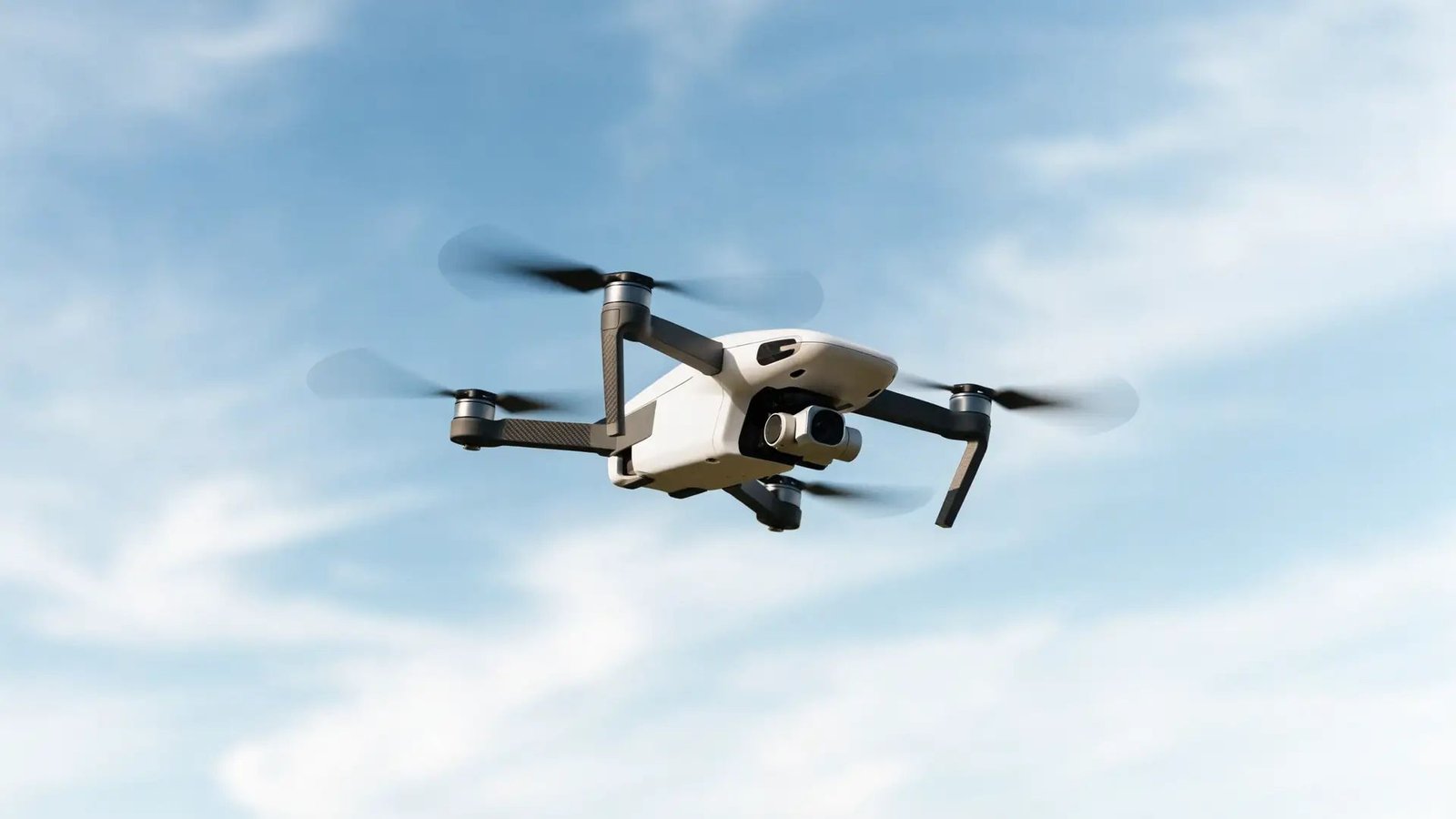 Cameradrone in de vlucht